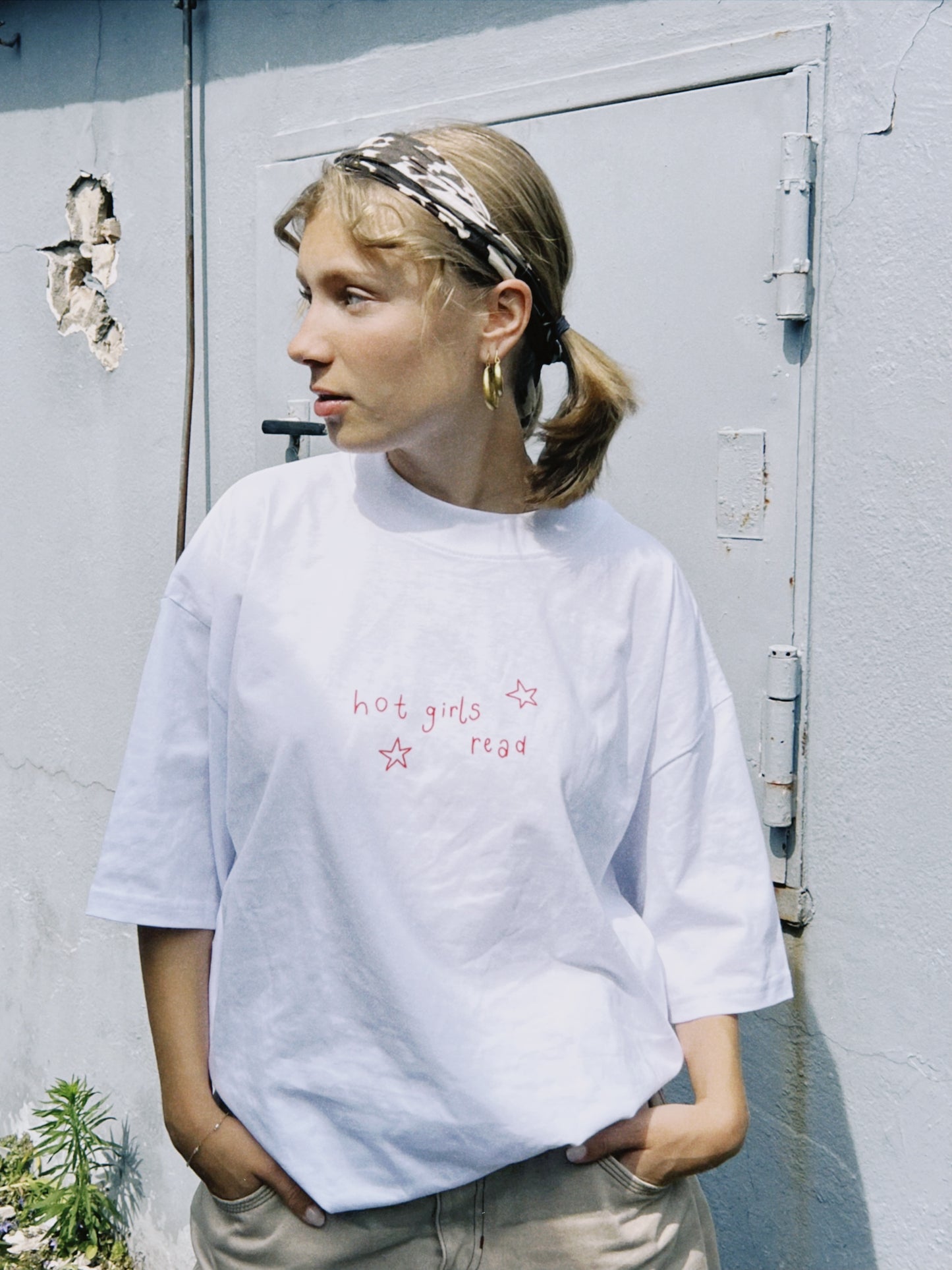 Oversized Shirt "hot girls read"