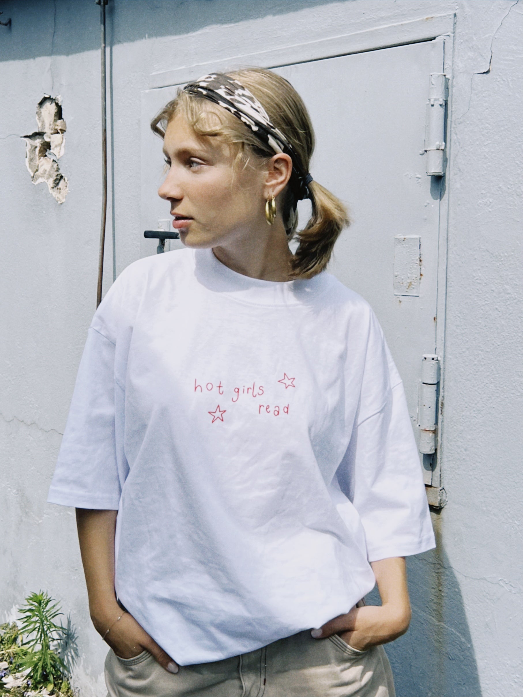Oversized Shirt "hot girls read"
